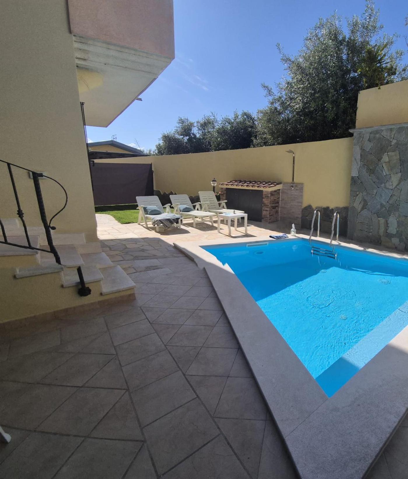 Exclusive Use Swimming Pool Available From June To September Кальяри Экстерьер фото